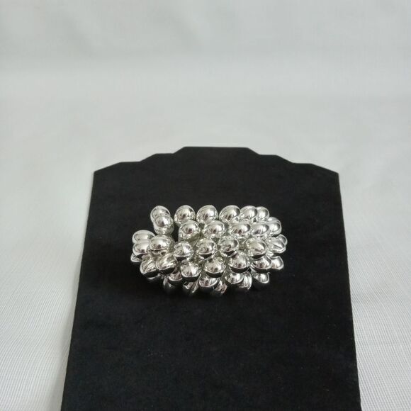 New Rave Silver Toned Shiny Plastic Beaded Cluster Hair Clip Accessory GUC - Picture 2 of 7